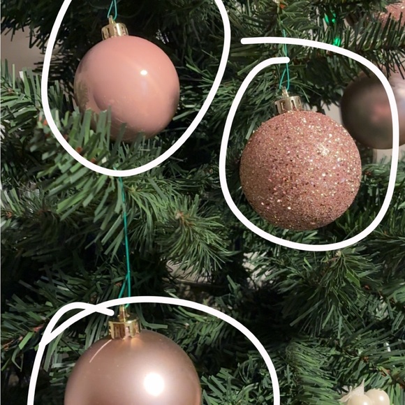 Box of small pink ornaments - Picture 2 of 2